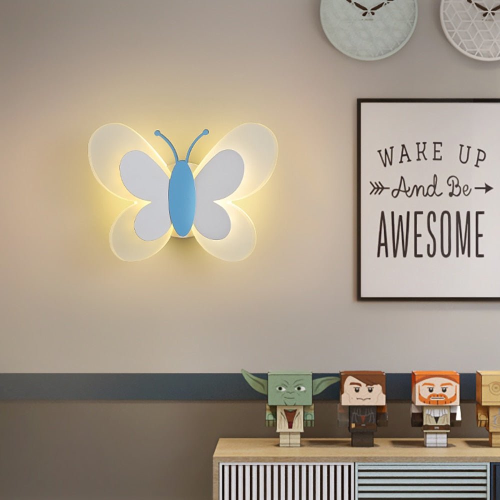 Fluttera - LED-seinävalaisin perhoskuviolla