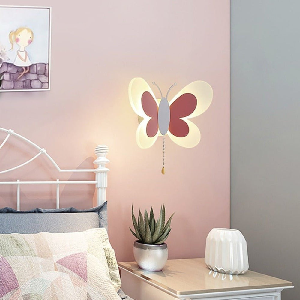 Fluttera - LED-seinävalaisin perhoskuviolla