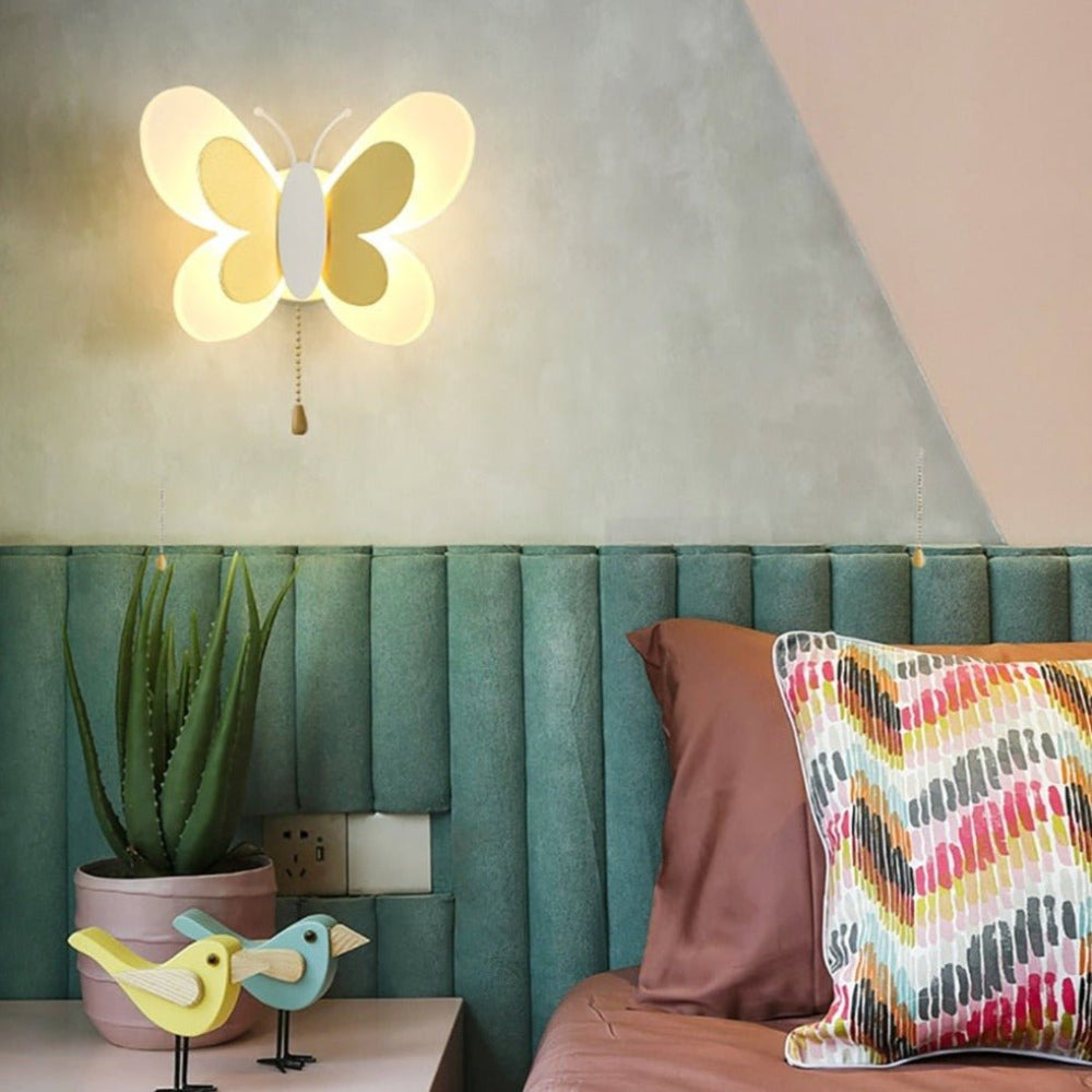 Fluttera - LED-seinävalaisin perhoskuviolla