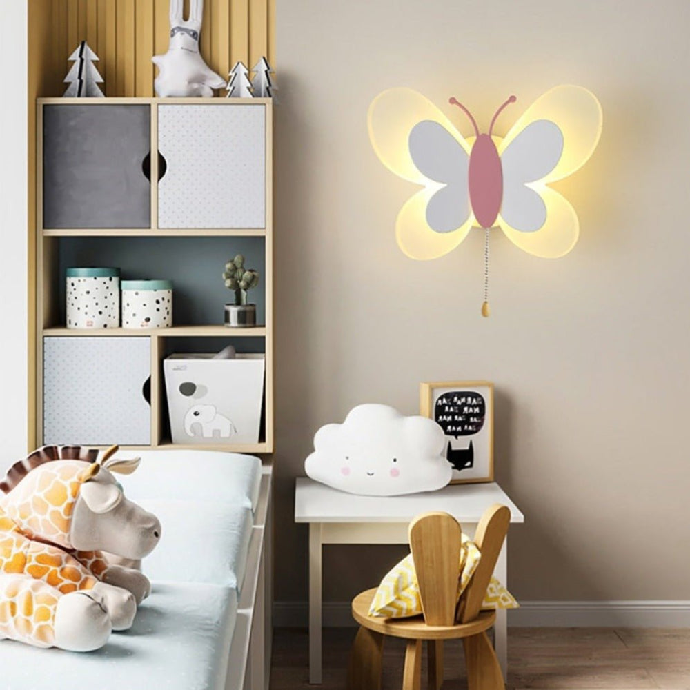 Fluttera - LED-seinävalaisin perhoskuviolla
